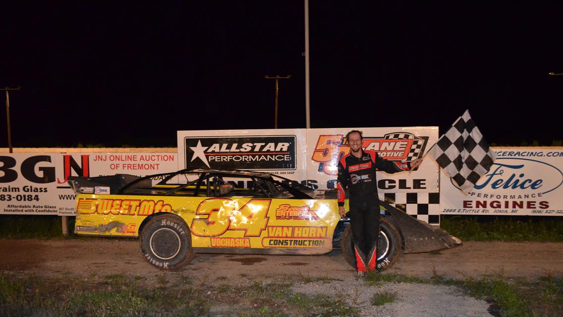 Vochaska & Mielke Headline Victories at Winston Speedway