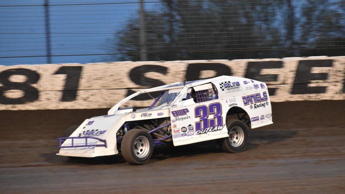 Daniels claims Titans Series opener, Mari bags first USRA Mod win; Purkey, Smith and Kinderknecht winners